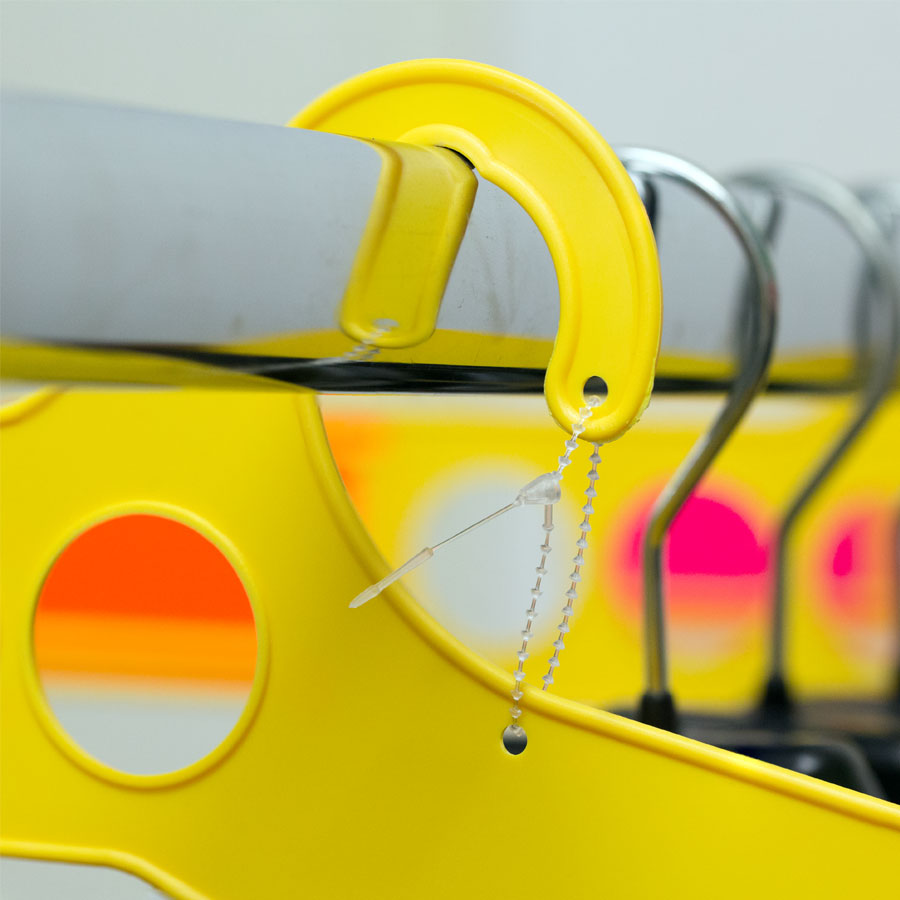 Kleiderstangen-Einteiler mit Einschub - Bügelform (gelb) Sicherheitsverschluss